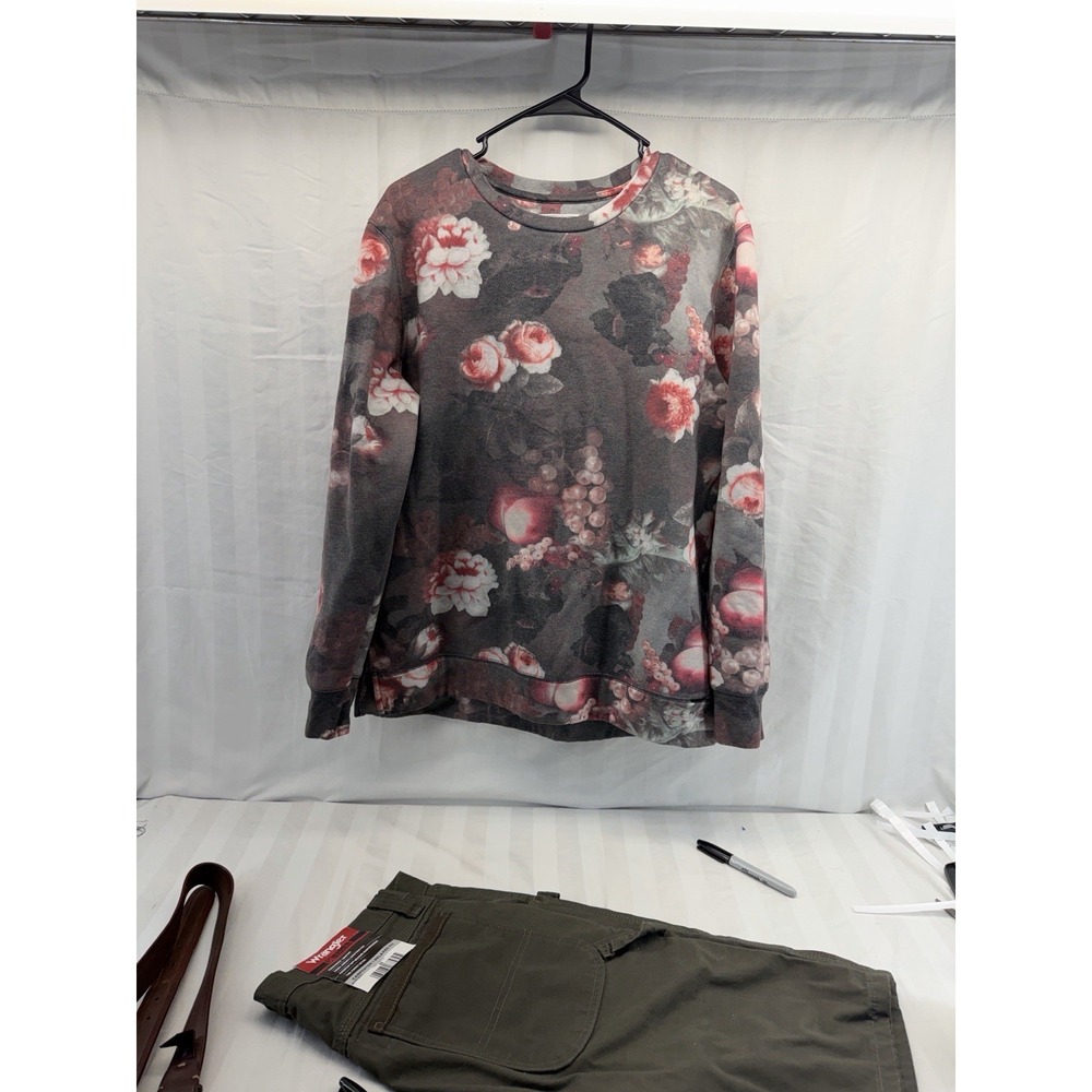 On The Byas Sweater Size‎ Large